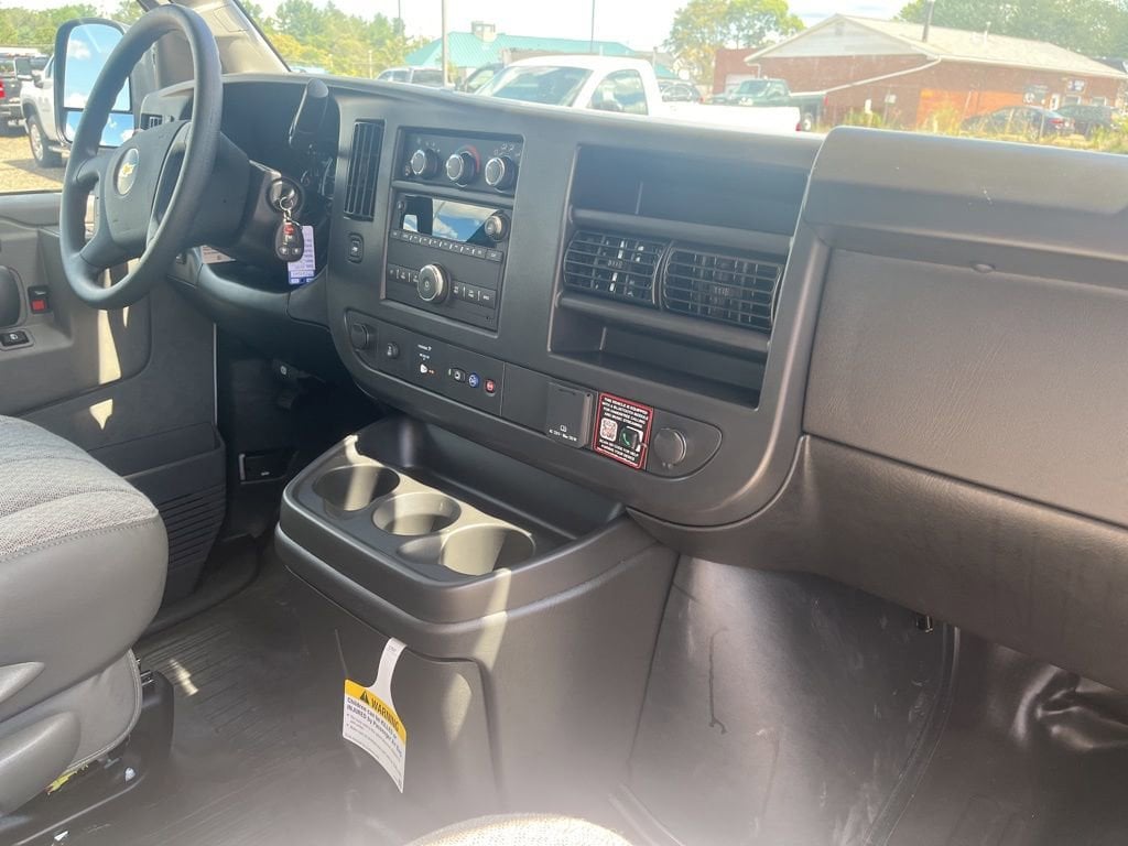 2025 Chevrolet Express Cargo Work Van - Photo 14