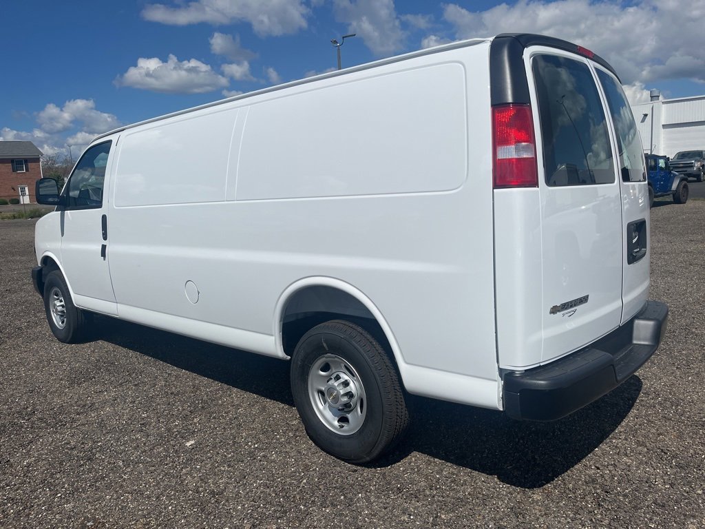2025 Chevrolet Express Cargo 3500 Van photo 3