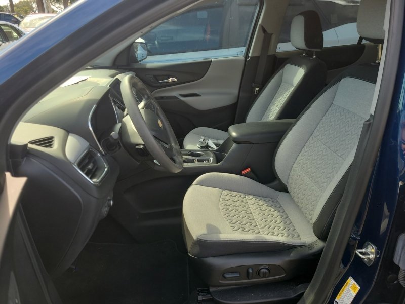 2023 Chevrolet Equinox LT photo 2