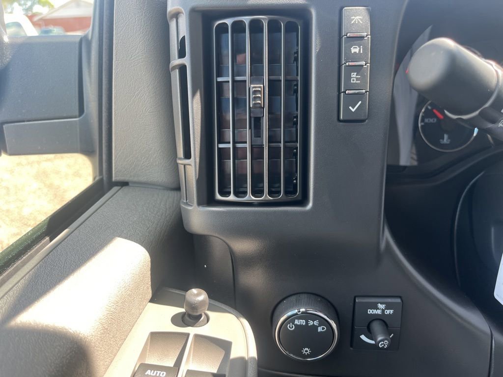 2025 Chevrolet Express Cargo Work Van - Photo 20