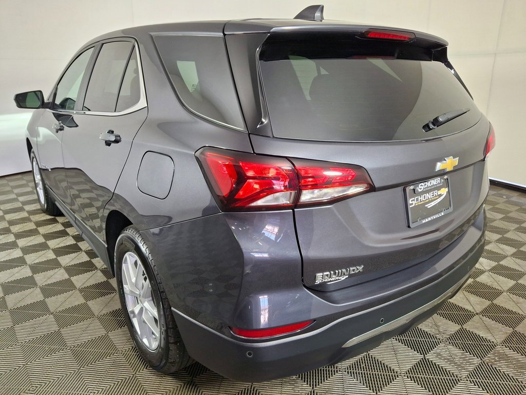 2022 Chevrolet Equinox LT photo 2