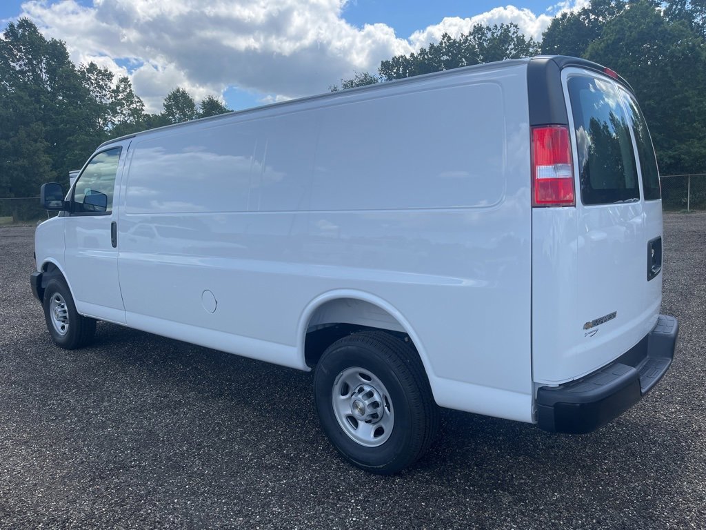 2025 Chevrolet Express Cargo 3500 Van photo 3
