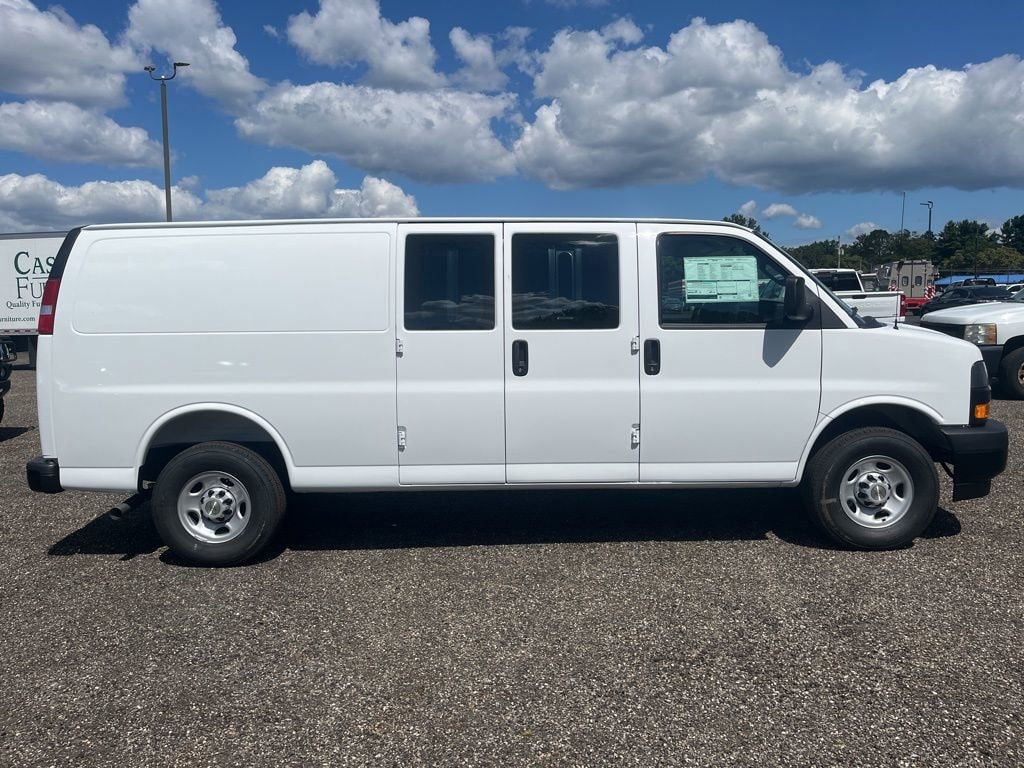 2025 Chevrolet Express Cargo Work Van - Photo 8
