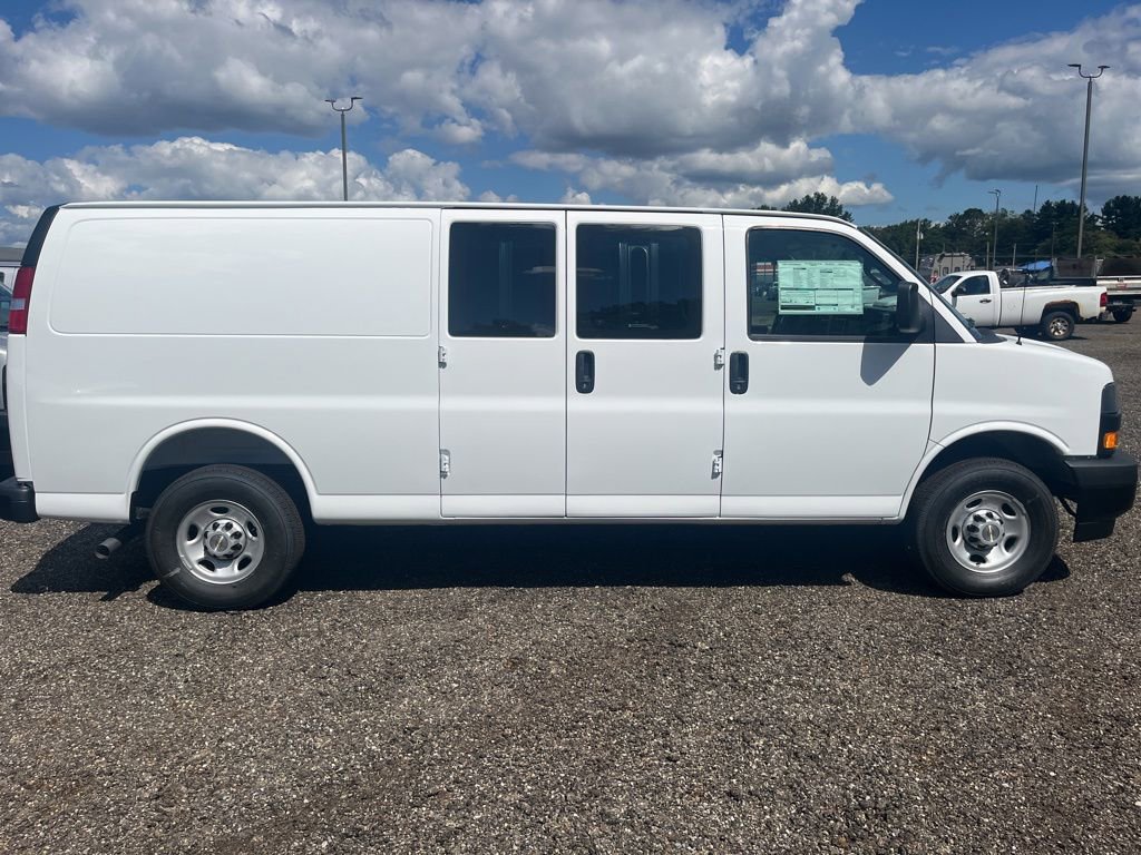2025 Chevrolet Express Cargo Work Van - Photo 8