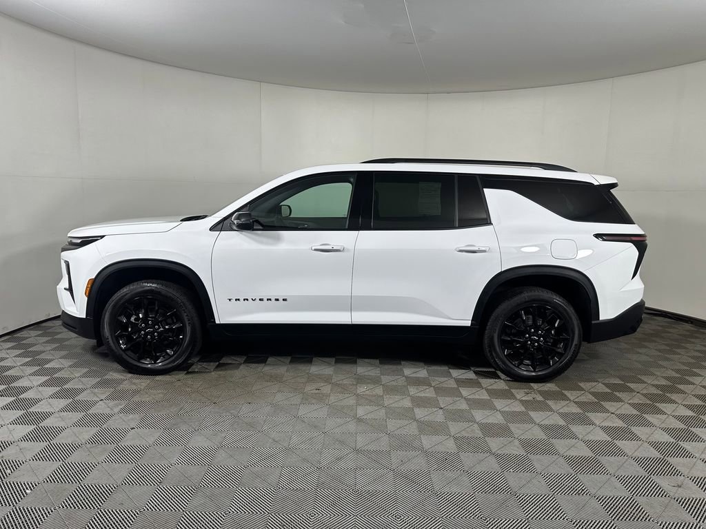 Used 2025 Chevrolet Traverse LT SUV