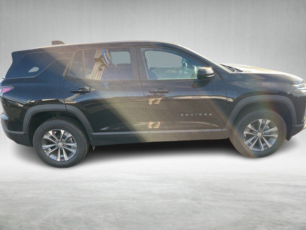 2025 Chevrolet Equinox LT photo 3