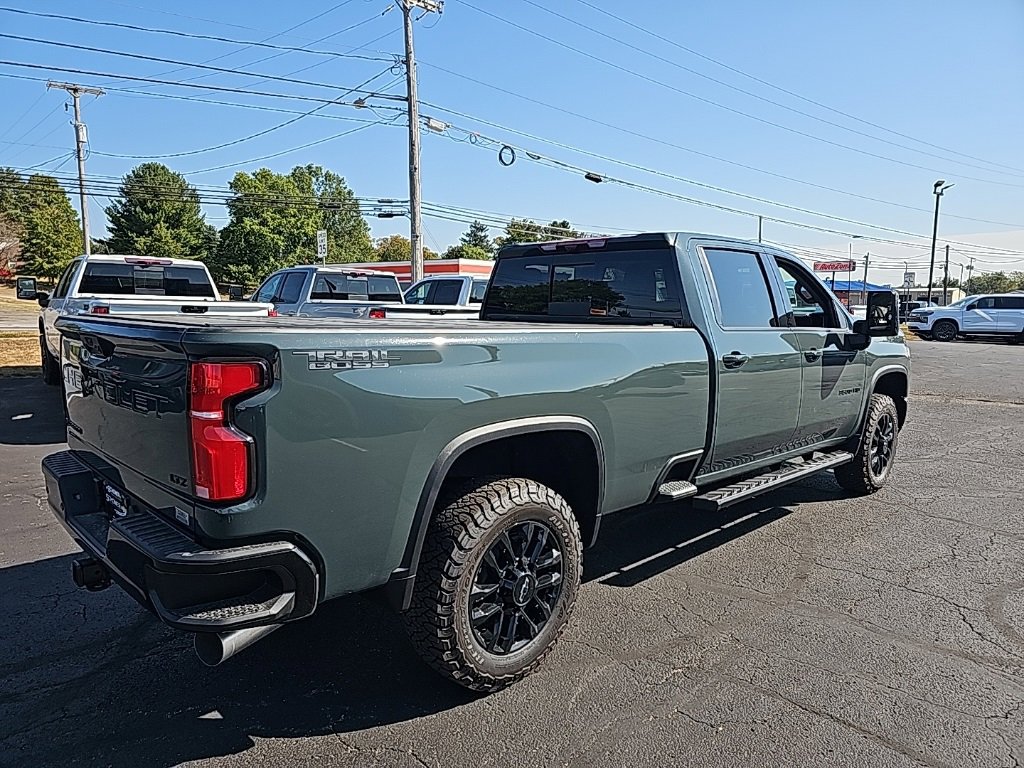 2025 Chevrolet Silverado 3500HD LTZ photo 3