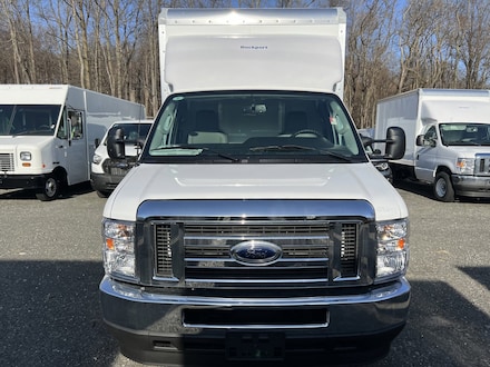 2025 Ford E-Series Cutaway Box Dry Freight