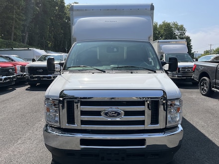 2025 Ford E-Series Cutaway Box Dry Freight