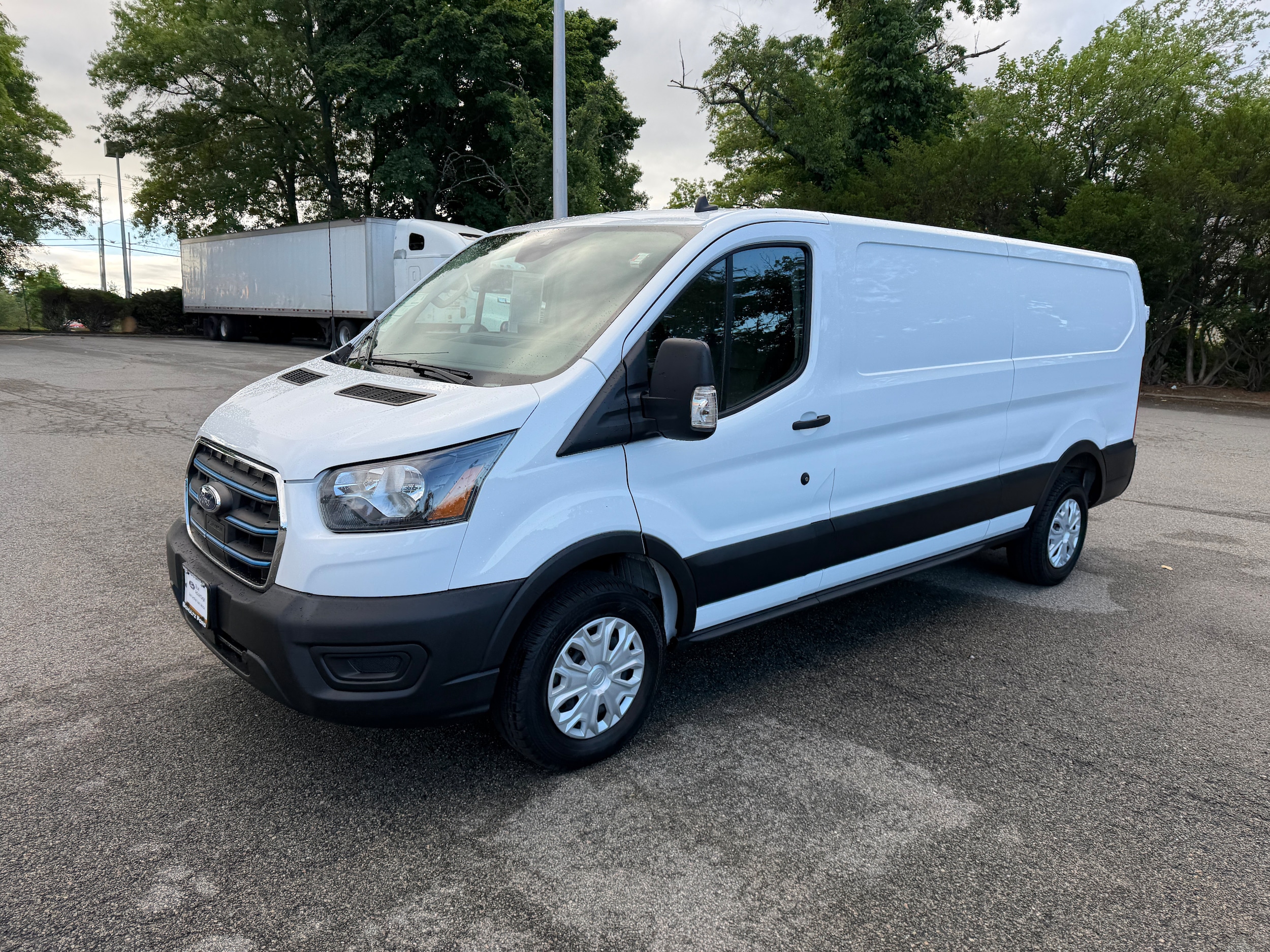 2023 Ford E-Transit BEV 350 Low Roof 148 WB's photo