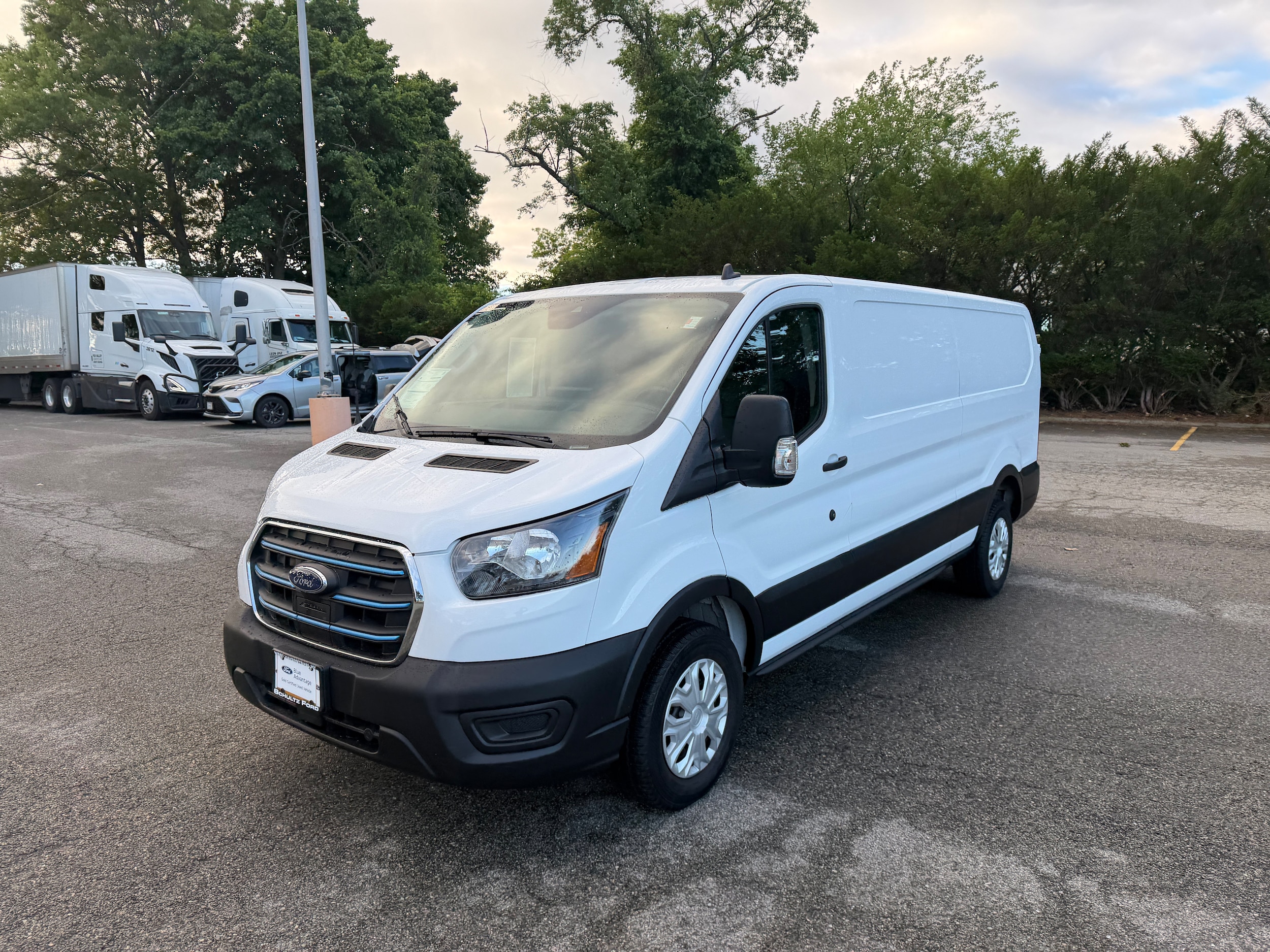 2023 Ford E-Transit BEV 350 Low Roof 148 WB's photo