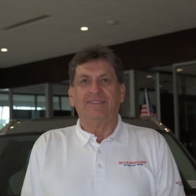 Staff member Robert Barona from ID_97a660