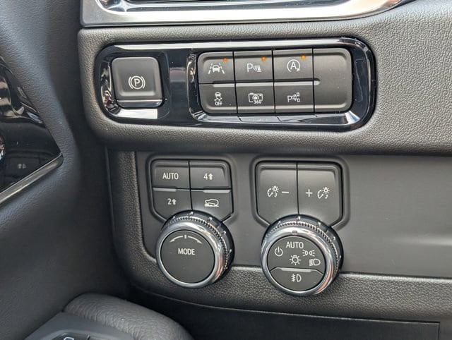2026 GMC Yukon XL Denali - Photo 17