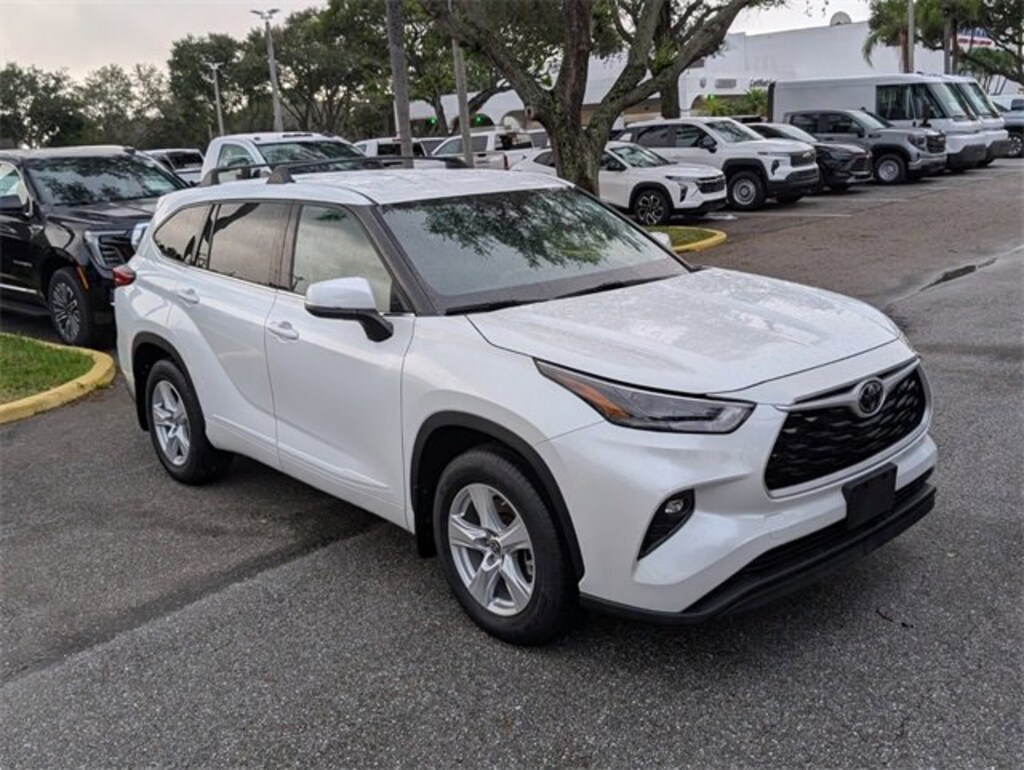 Used 2022 Toyota Highlander LE