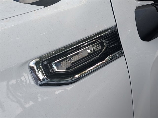 2026 GMC Sierra SLE's photo