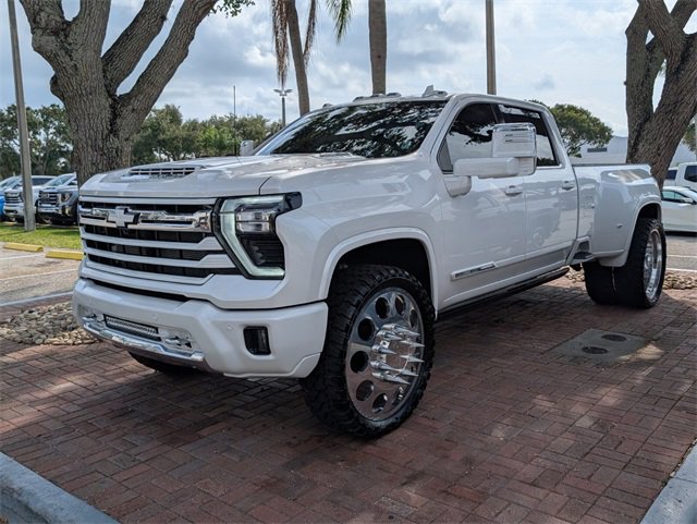2024 Chevrolet Silverado 3500HD High Country photo 4