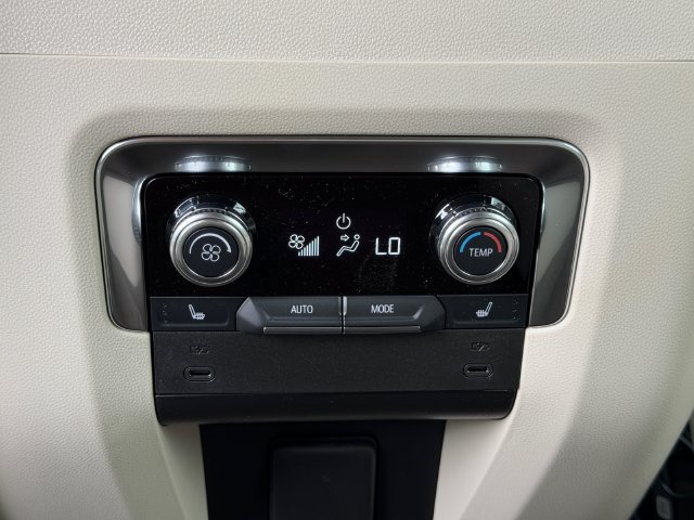 2027 GMC Yukon Denali - Photo 16