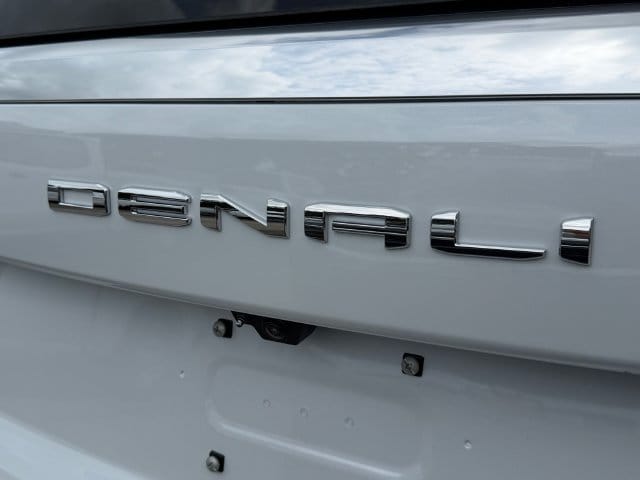 2027 GMC Yukon Denali - Photo 9