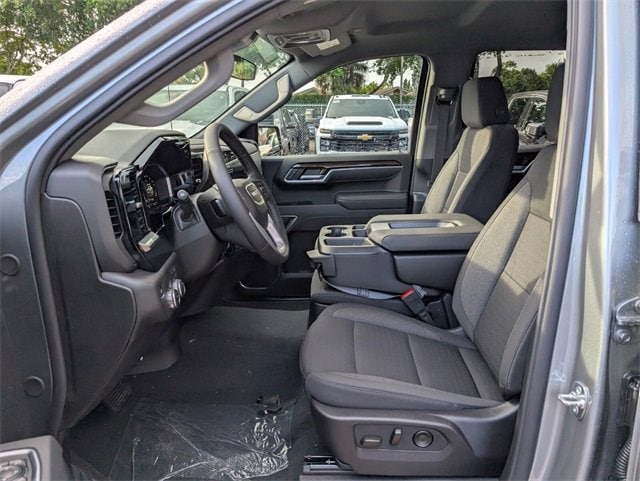 2026 GMC Sierra 1500 SLE's photo