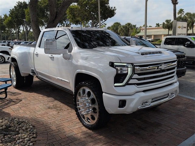 2024 Chevrolet Silverado 3500HD High Country photo 2