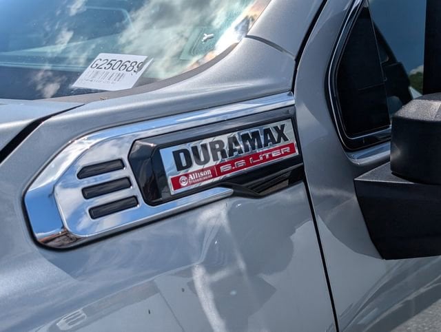 2025 GMC Sierra 2500HD SLT - Photo 8