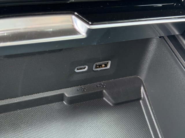2027 GMC Yukon Denali - Photo 25