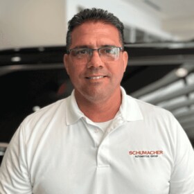 Staff member Adonys Gonzalez from ID_40a138