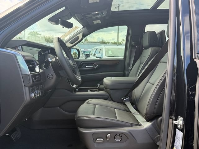 2026 GMC Yukon Denali - Photo 10