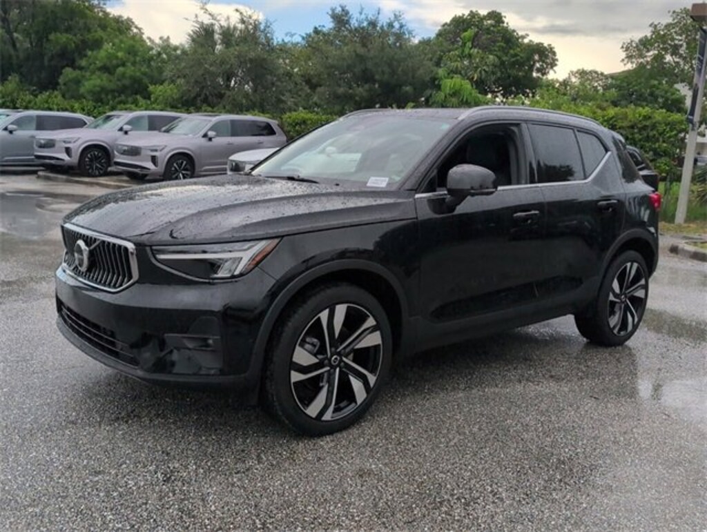 Used 2023 Volvo XC40 Plus Bright Theme