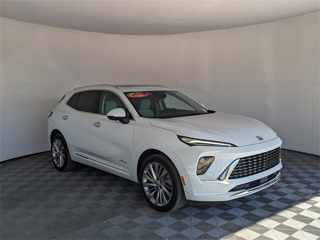 2025 Buick Envision Avenir photo 2