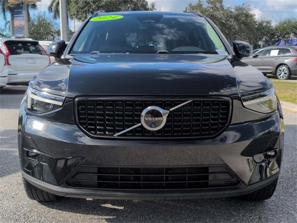 Used 2024 Volvo XC40 Plus Dark Theme