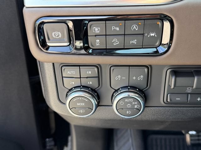 2026 GMC Yukon Denali Ultimate - Photo 24