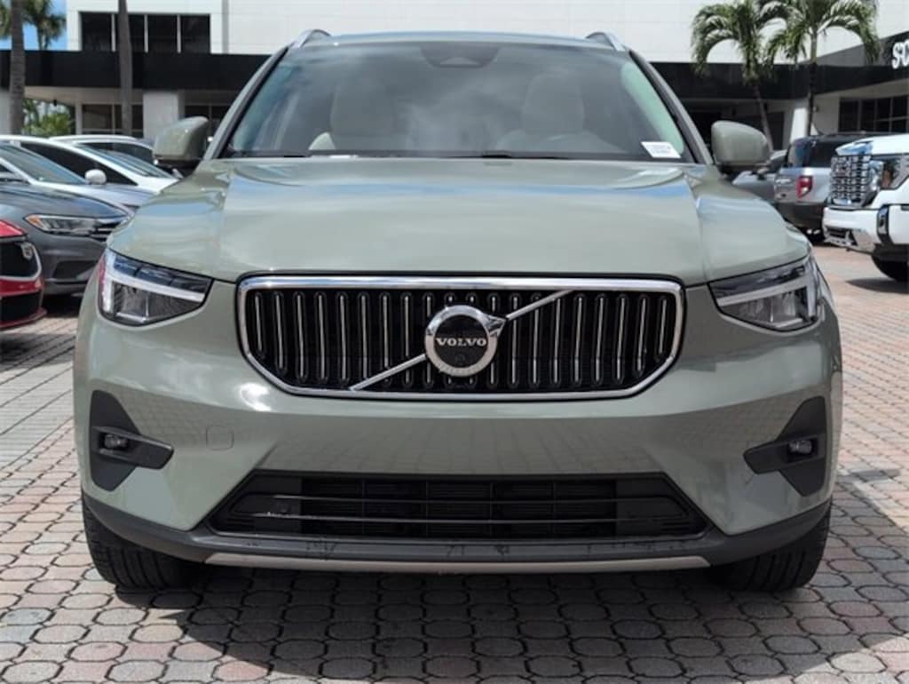 Used 2023 Volvo XC40 Ultimate Bright Theme