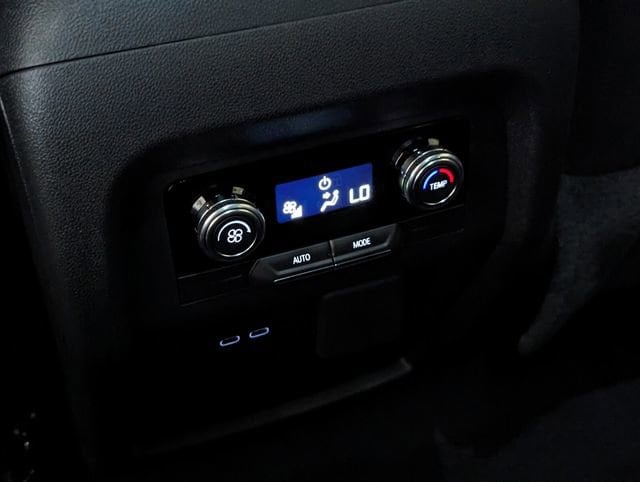 2026 GMC Acadia Elevation - Photo 9
