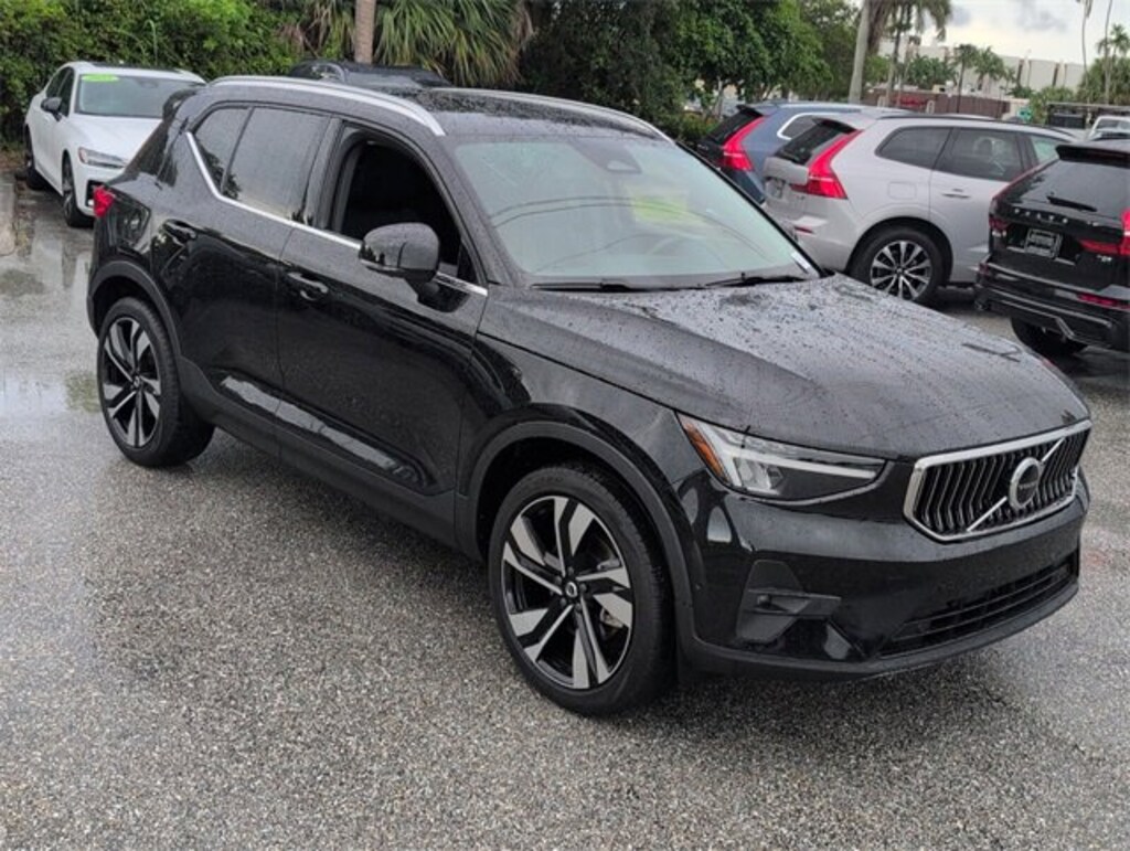 Used 2023 Volvo XC40 Plus Bright Theme