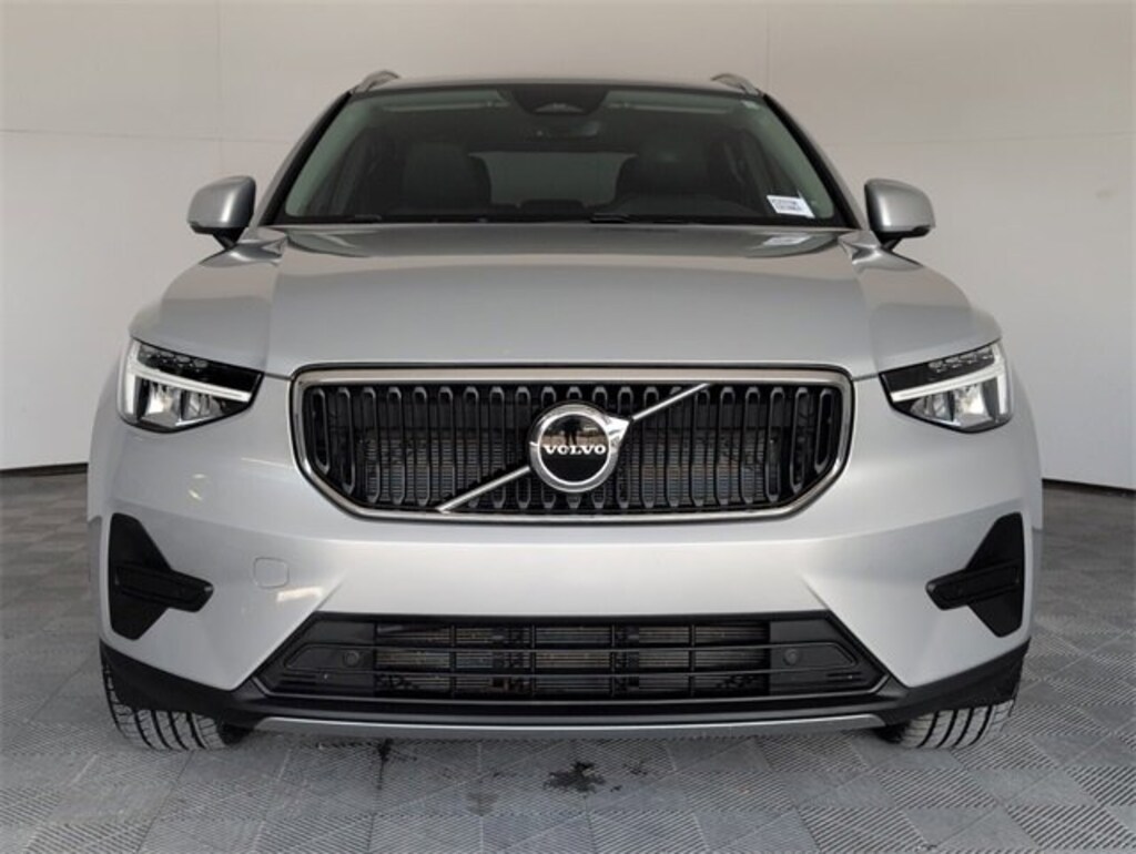 Used 2023 Volvo XC40 Core