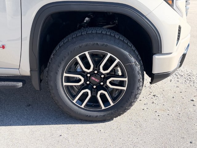 2026 GMC Sierra 1500 AT4 - Photo 9