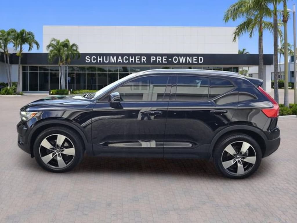Used 2020 Volvo XC40 T5 Momentum SUV