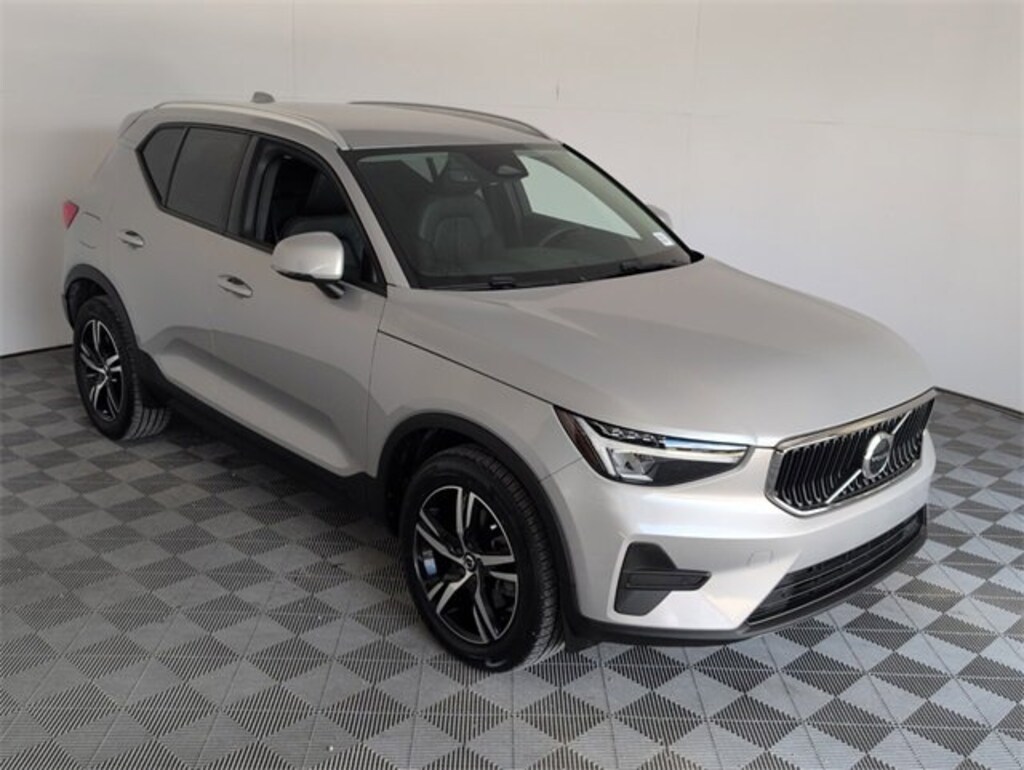 Used 2023 Volvo XC40 Core