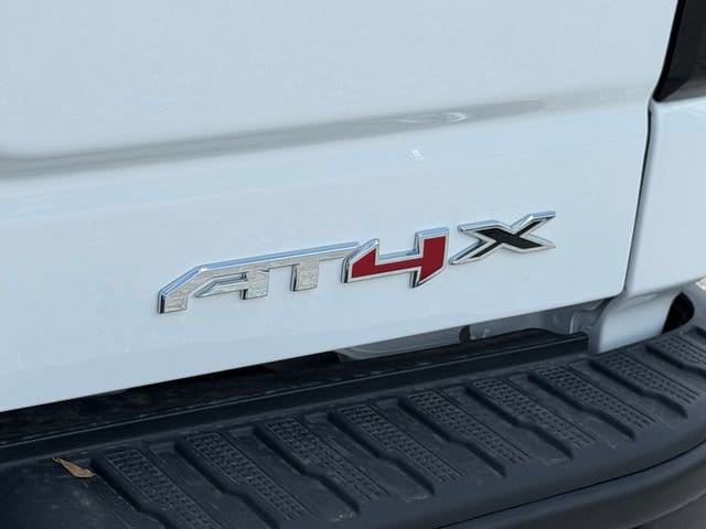 2026 GMC Sierra 1500 AT4X - Photo 9
