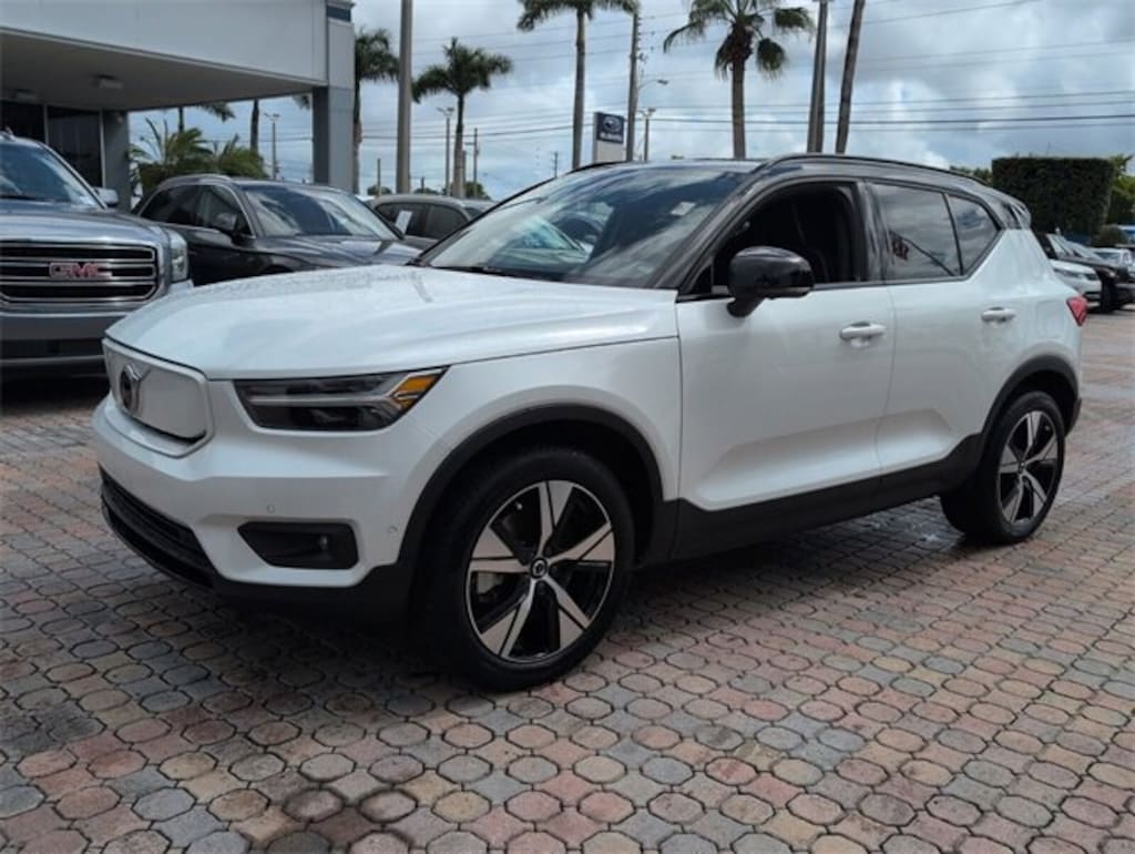 Used 2022 Volvo XC40 Recharge Pure Electr Twin Plus