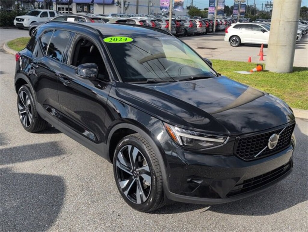 Used 2024 Volvo XC40 Plus Dark Theme