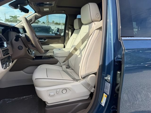 2026 GMC Yukon Denali - Photo 12