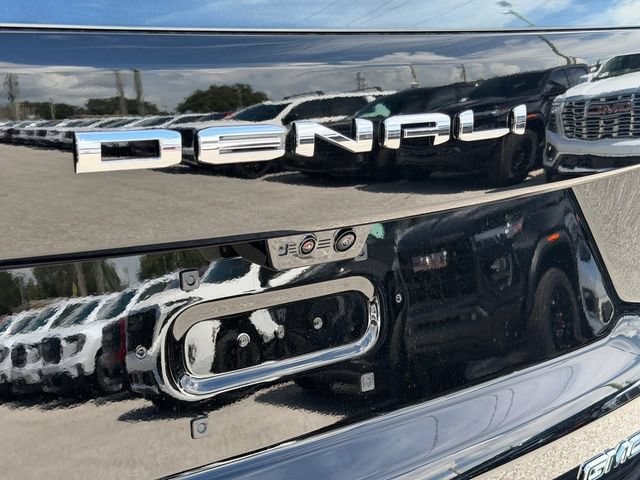 2026 GMC Yukon Denali Ultimate - Photo 9