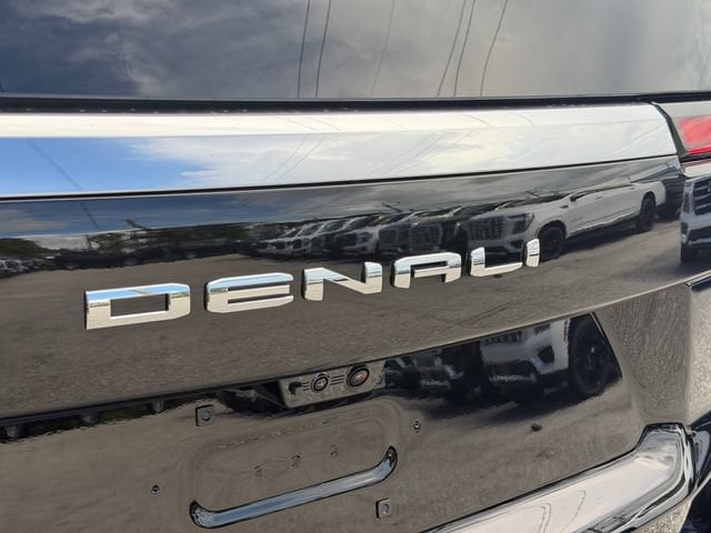 2026 GMC Yukon Denali - Photo 15