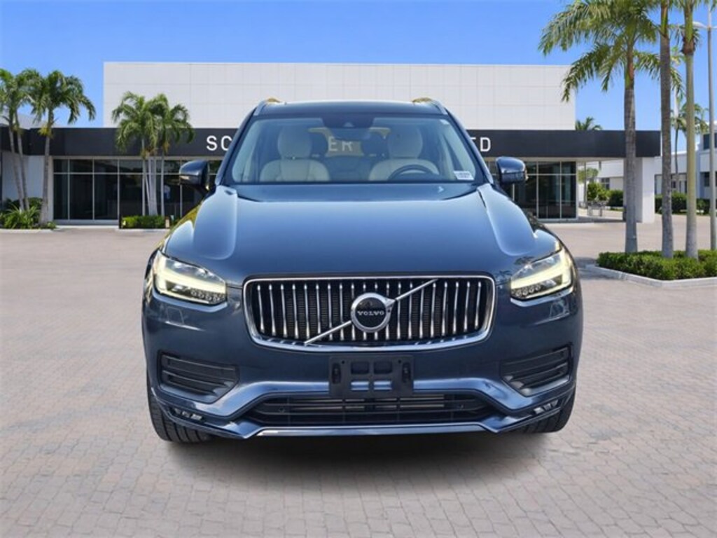 Used 2022 Volvo XC90 Momentum