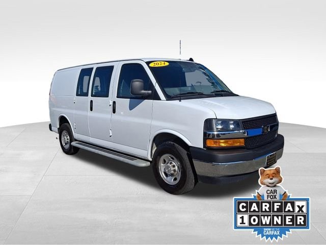 2024 Chevrolet Express 2500 Work Van HD's photo