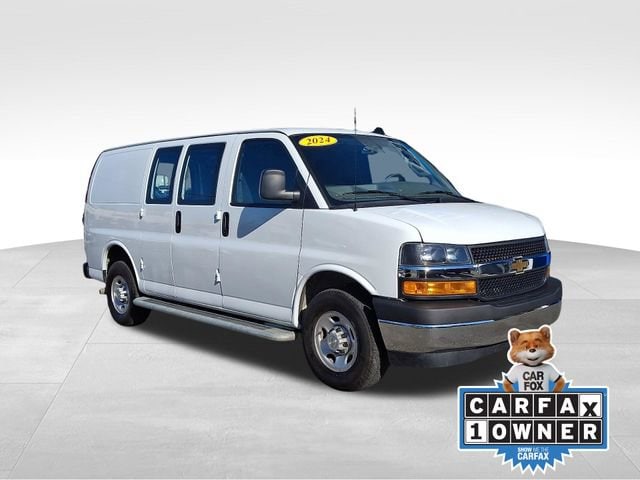2024 Chevrolet Express 2500 Work Van HD's photo