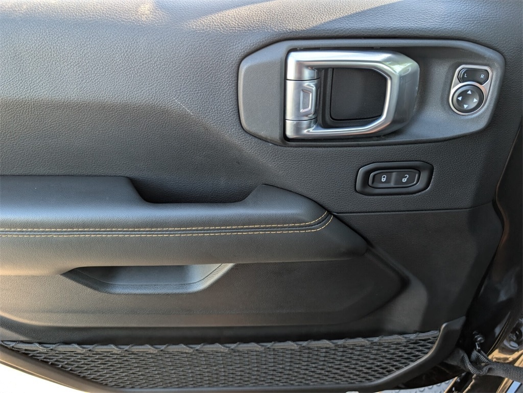 2024 Jeep Wrangler Sahara photo 3