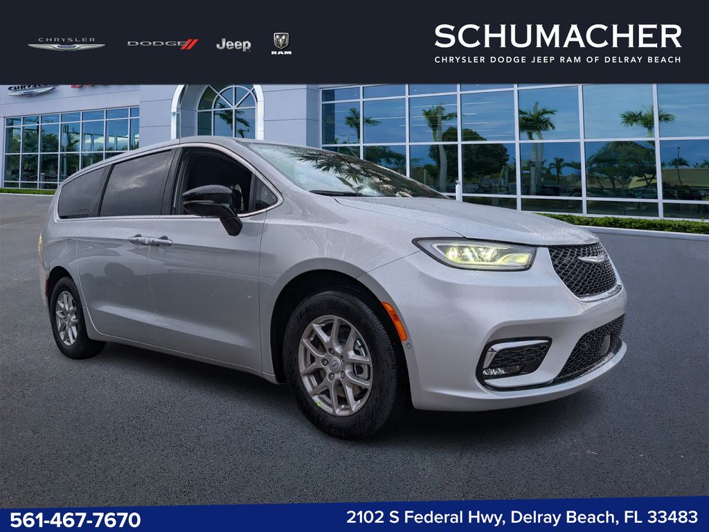 2026 Chrysler Pacifica Select's photo